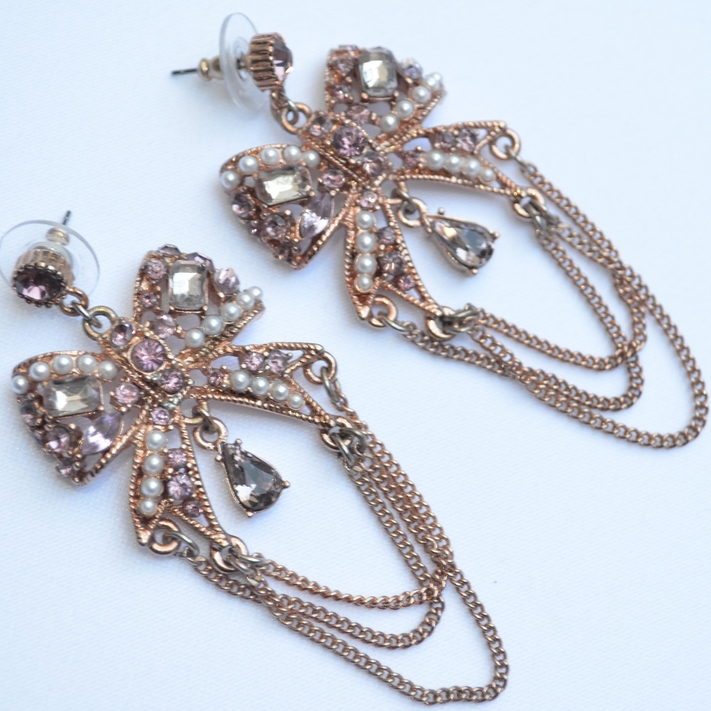Extremely Rare Betsey Johnson Hanging Hearts Bow Crystal Chandelier earrings